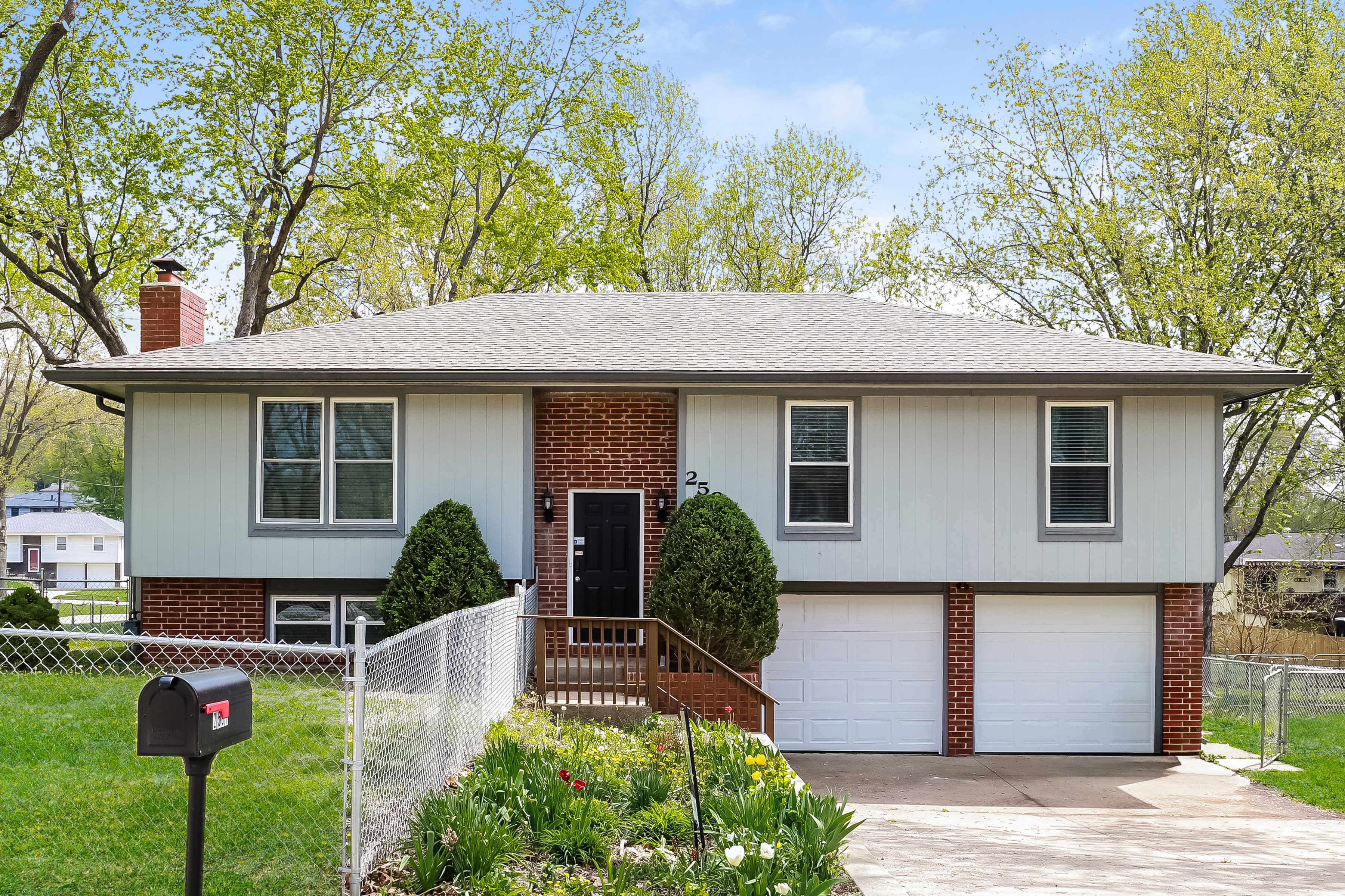 2501 FOLSOM ST LEAVENWORTH, KS 66048